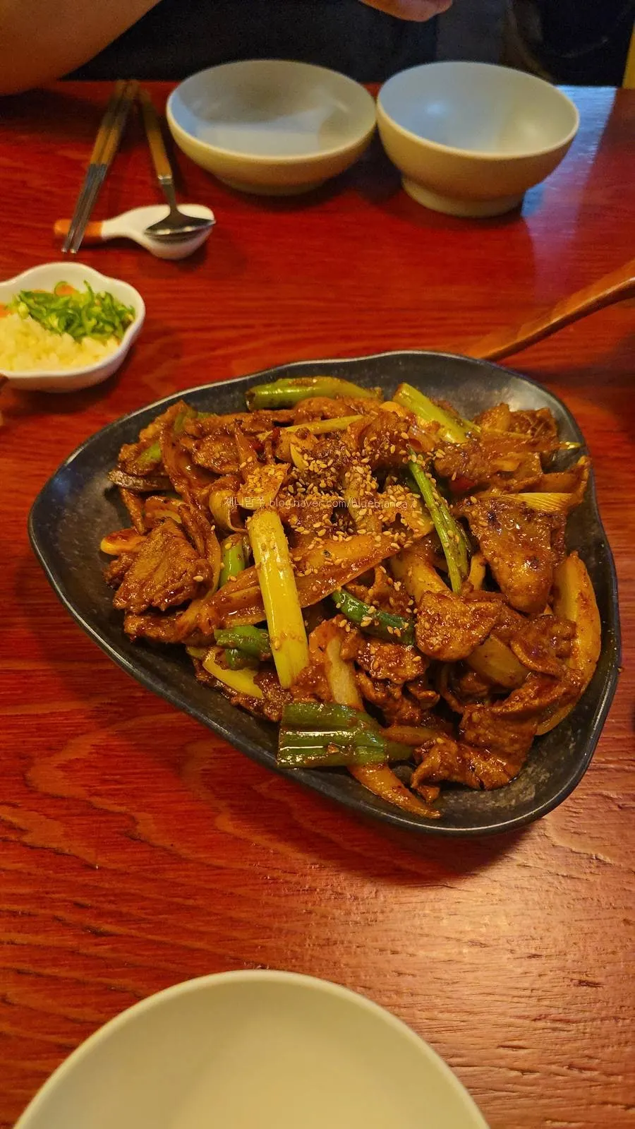 제육에 곁들여 나온 샐러드