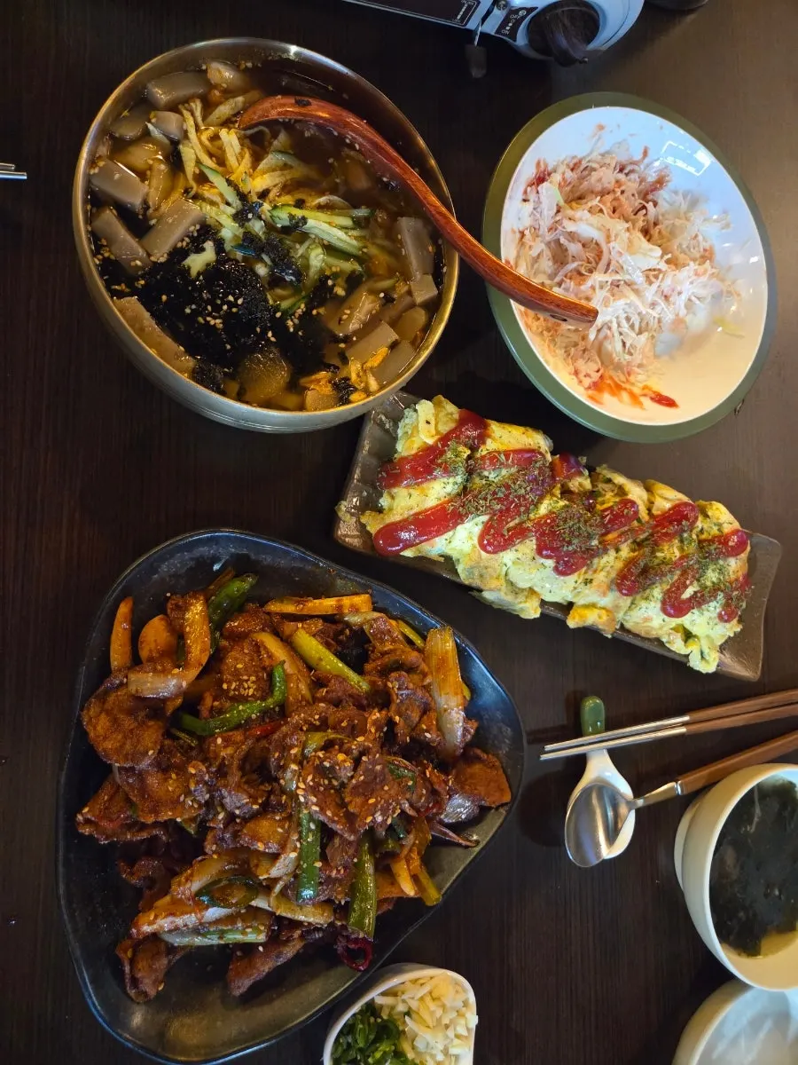 삼식이한상 푸짐한 한상차림