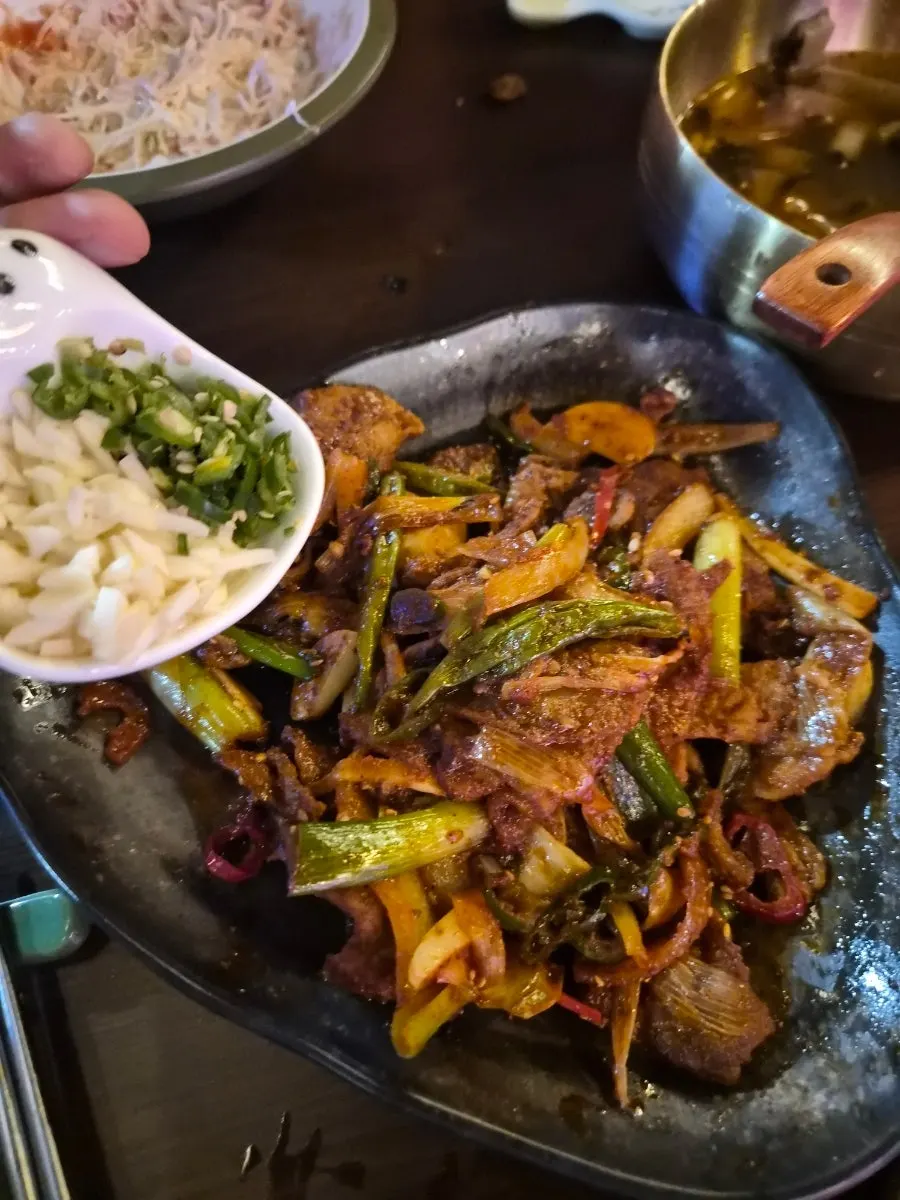 술과 함께 곁들인 한상차림