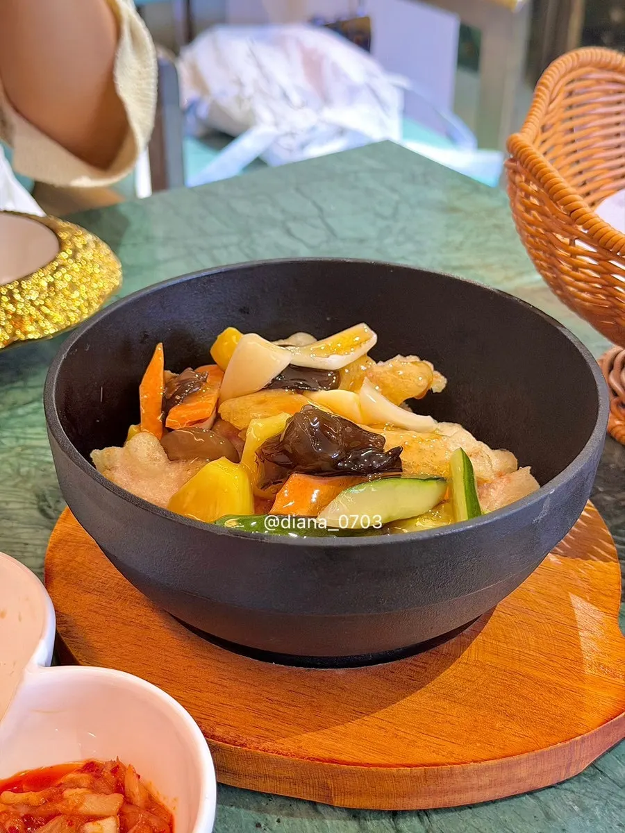 버터향이 나는 탕수육 한 접시