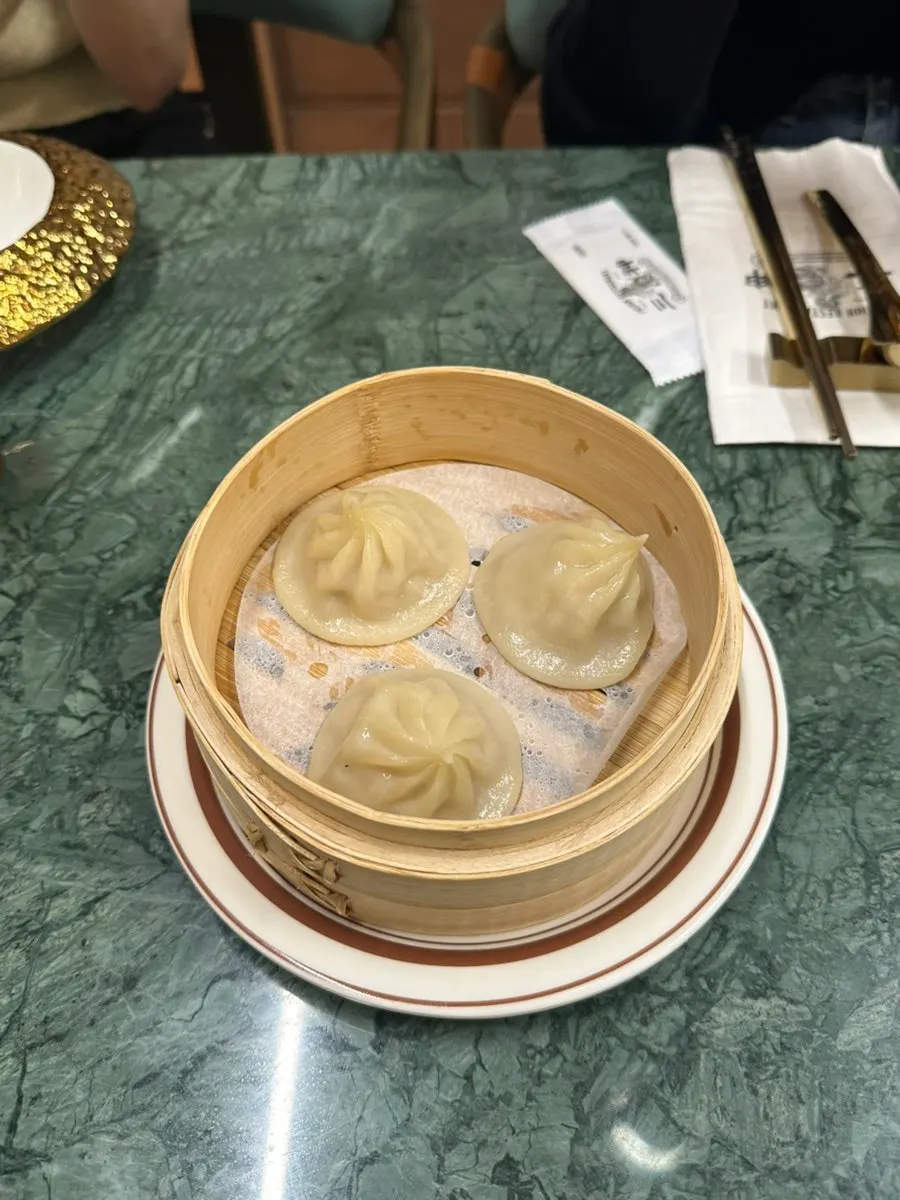 세 명이 주문한 삼신 가로수길점 메뉴 상차림
