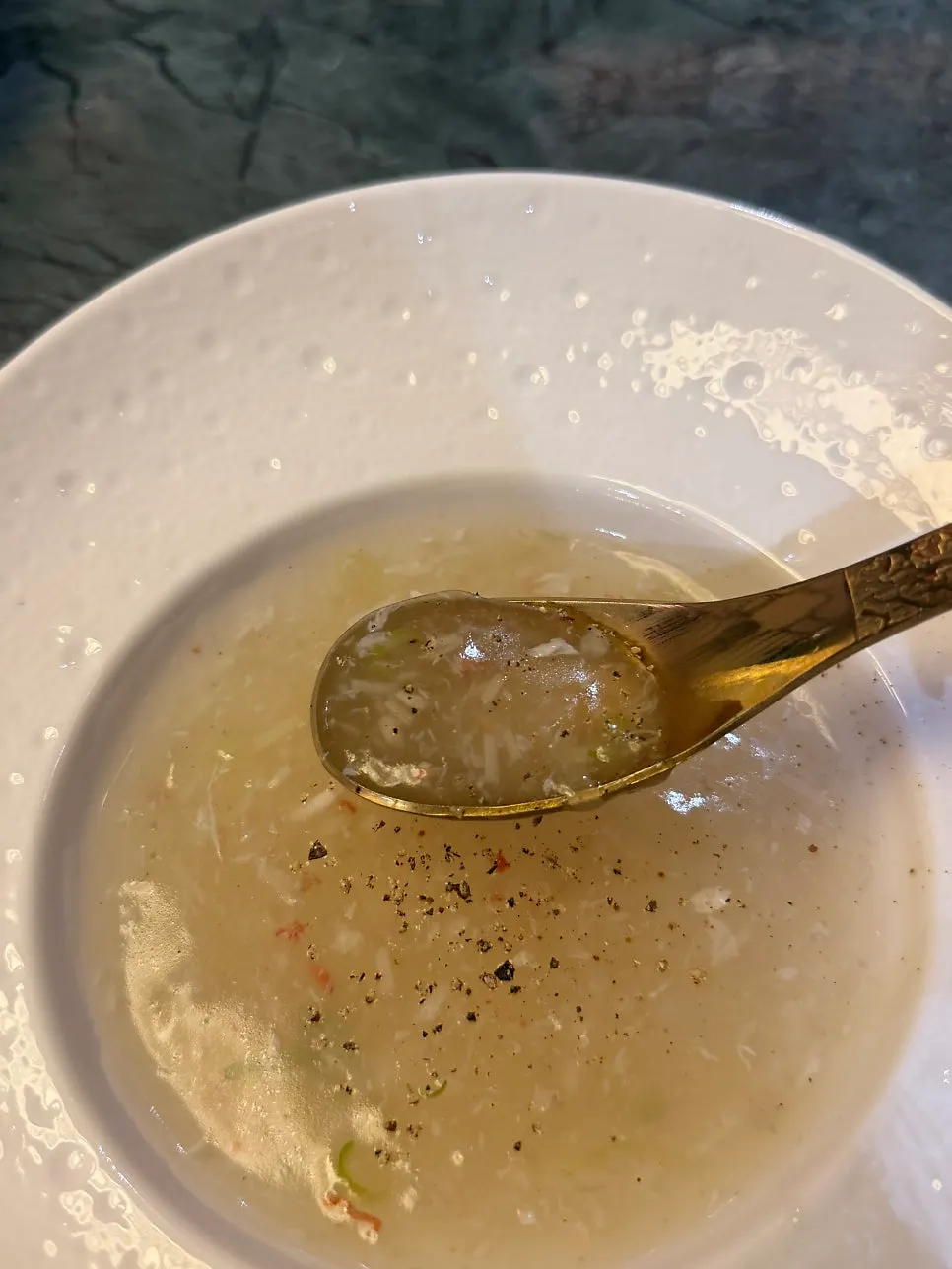 첫 코스로 나온 대게 스프