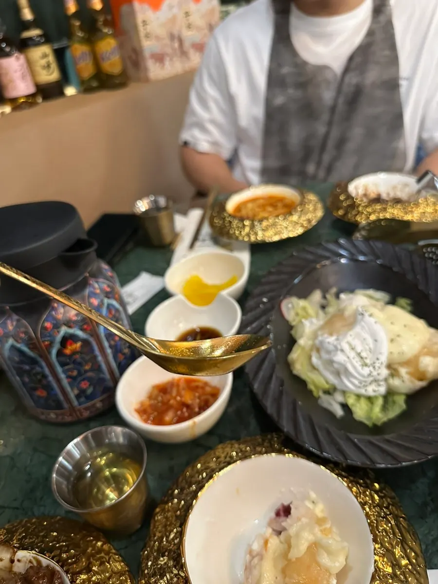 문양이 화려한 차 주전자