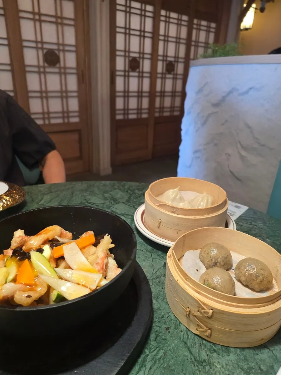Small Tokyo tangsuyuk served in a hot dish