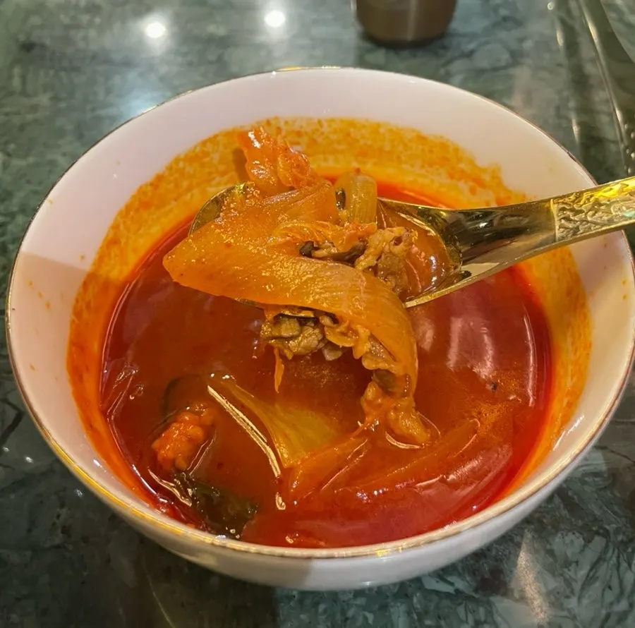 텐동 김치 볶음밥과 함께 나온 짬뽕 국물