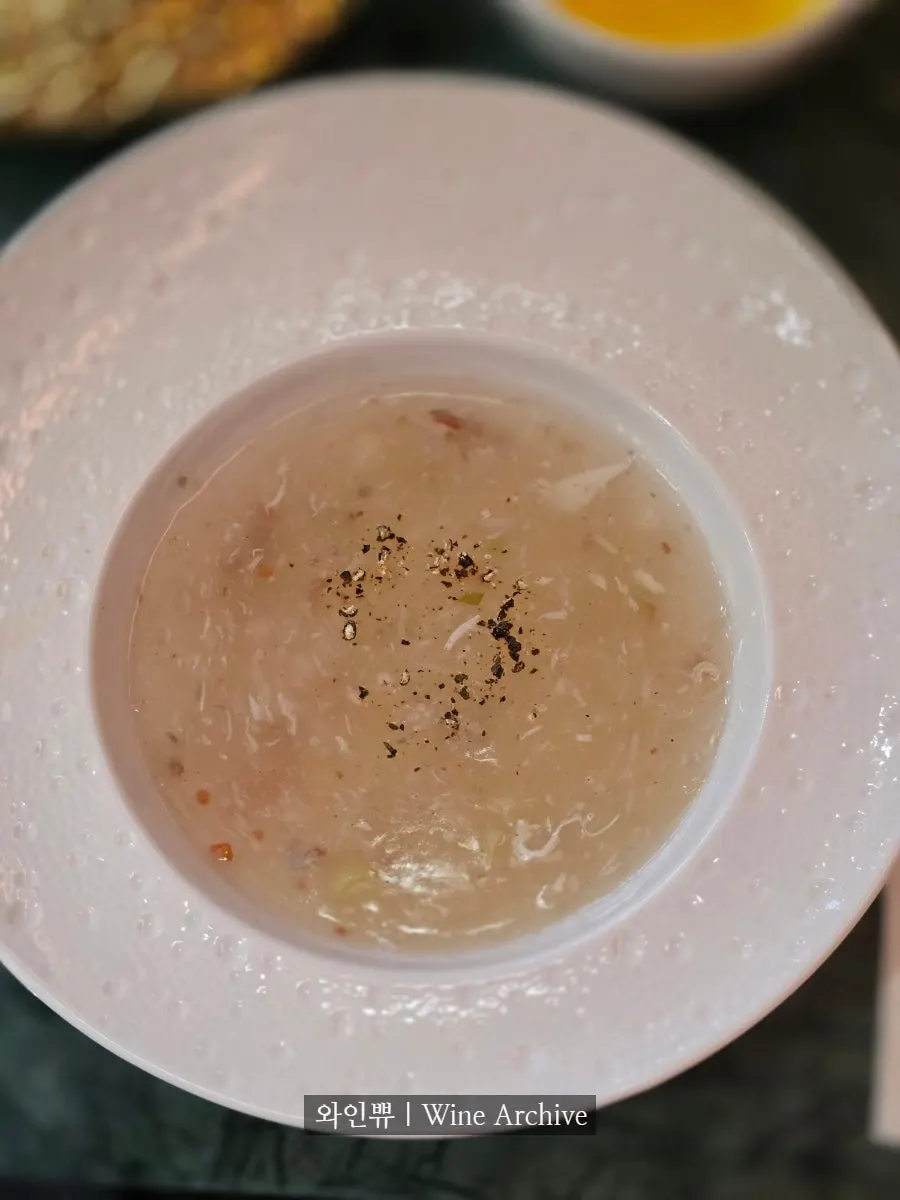 Sokcho snow crab soup, the first course