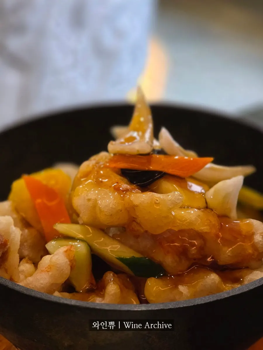 Tokyo tangsuyuk with its sauce
