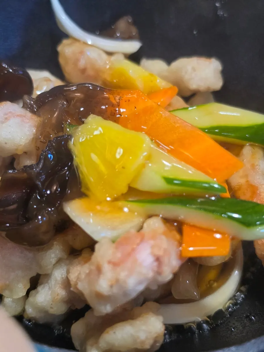 Tokyo tangsuyuk served in a cast-iron bowl