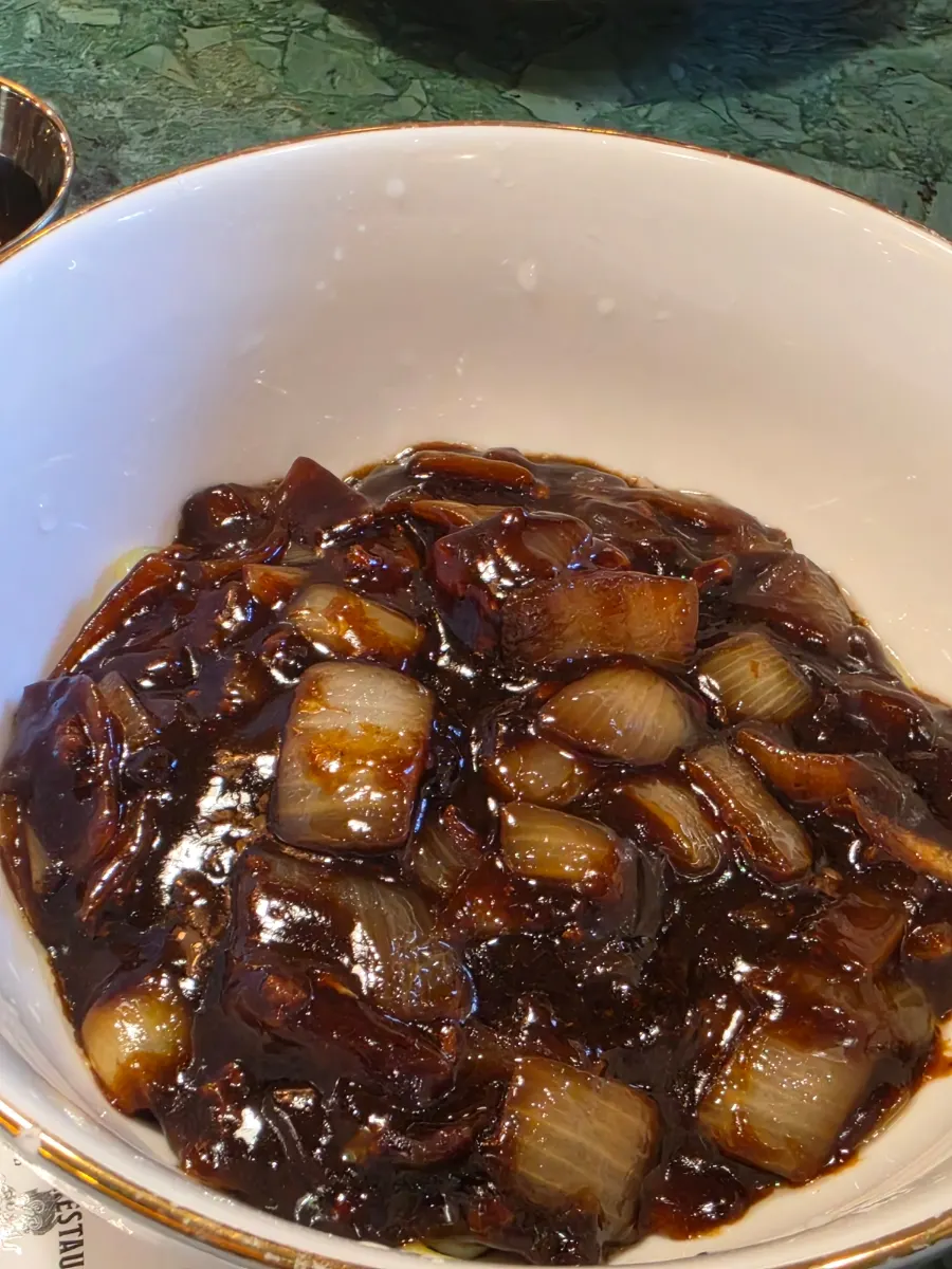 Meat jjamppong with deep-colored broth and vegetables