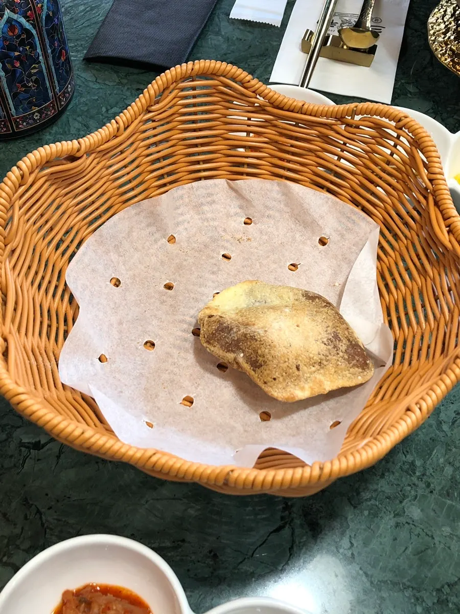 식전빵으로 나온 꿀 공갈빵