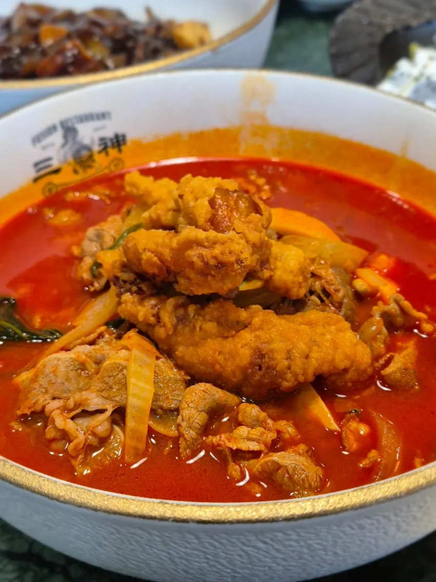 고기 짬뽕 토핑 클로즈업