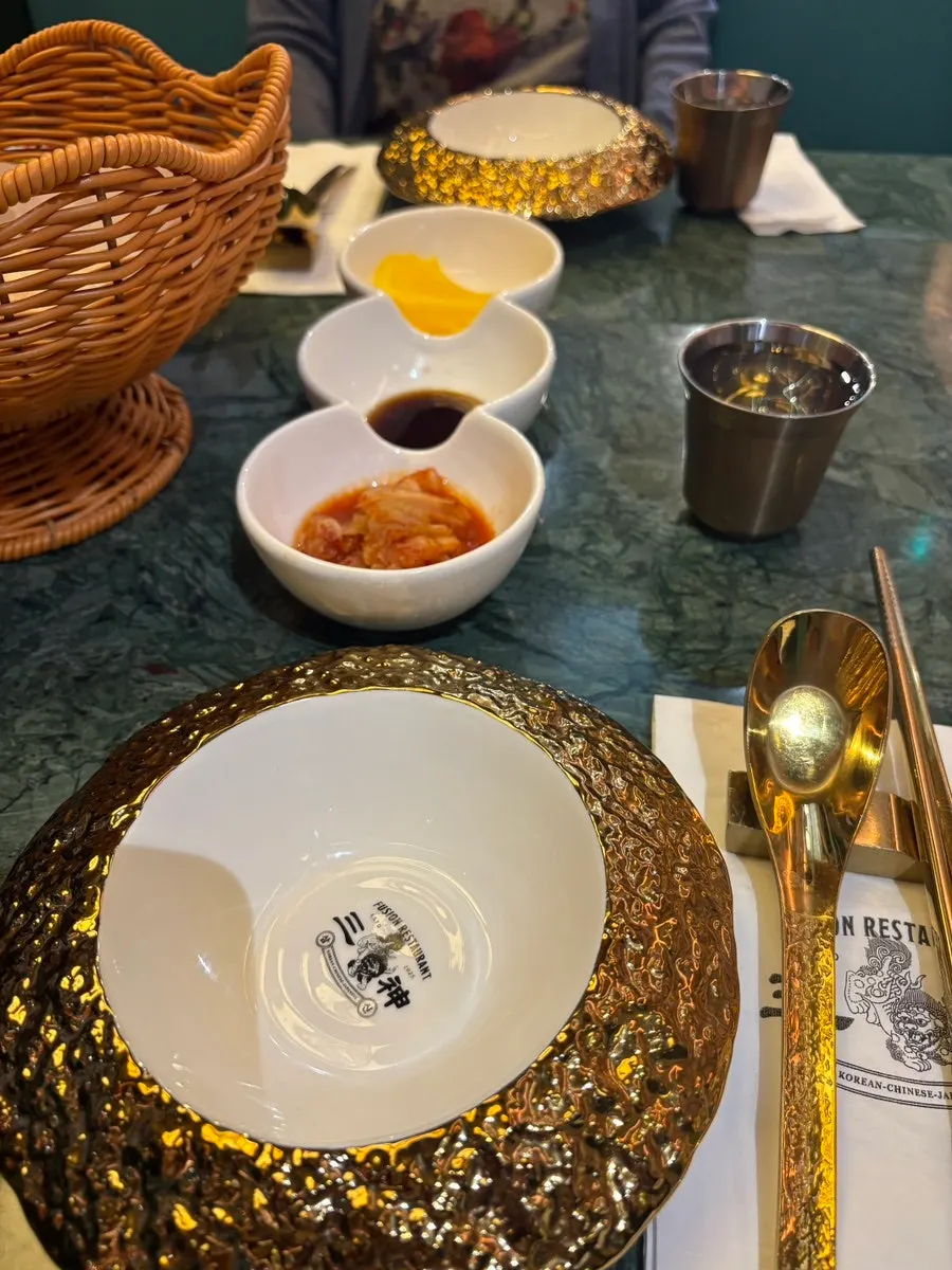Gleaming table setting at the Chinese restaurant