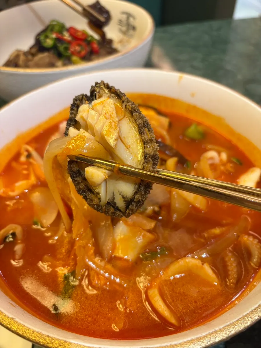 A spoonful of the jjamppong broth