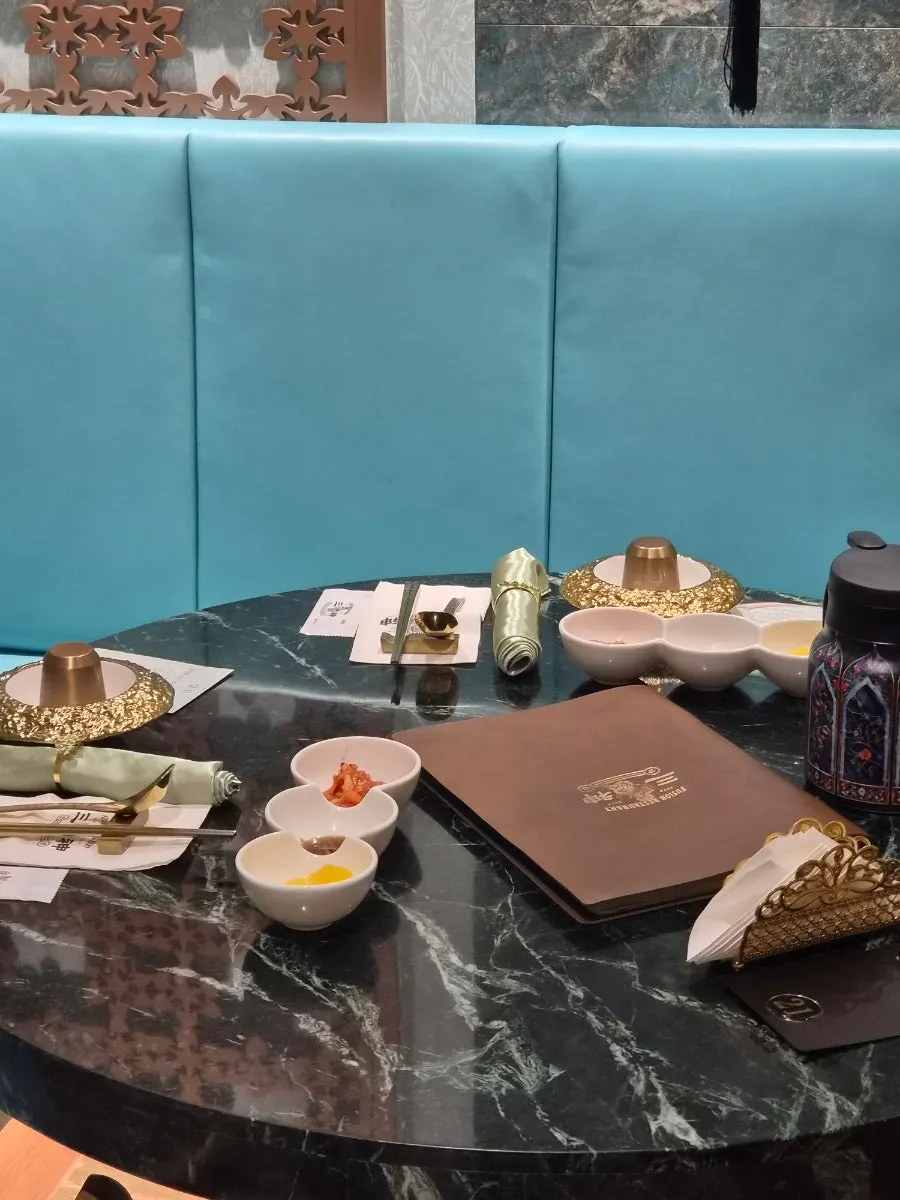 Table setting at Samsin Garosu-gil