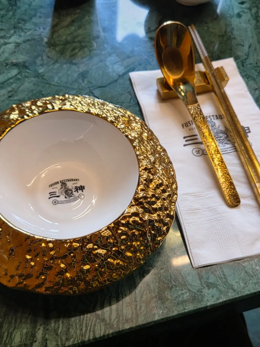 A single course dish at Samsin Garosu-gil