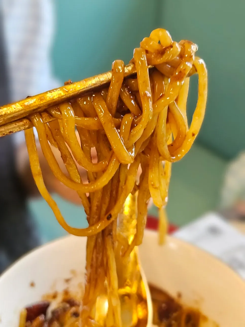 서비스로 나온 망고 샤베트와 우유 푸딩