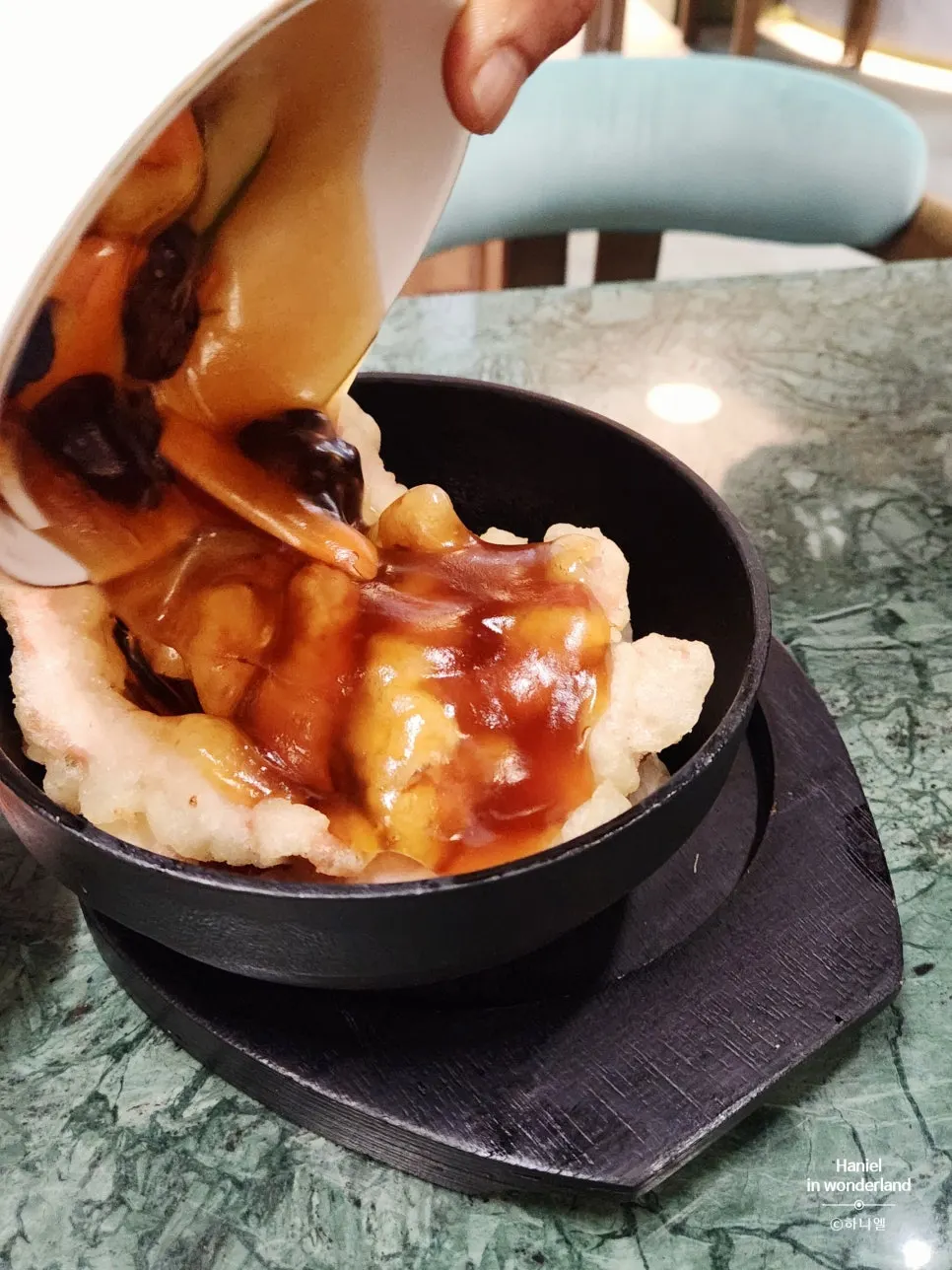 Crispy gonggalbbang with sugar and cinnamon aroma