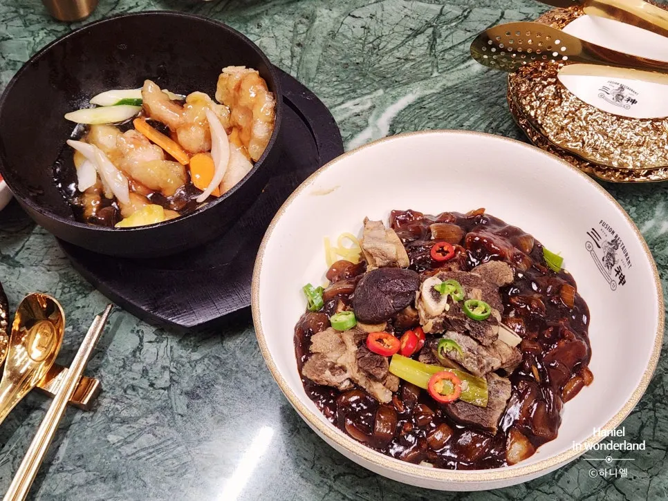 Galbi-jjim jajangmyeon topped with braised short ribs