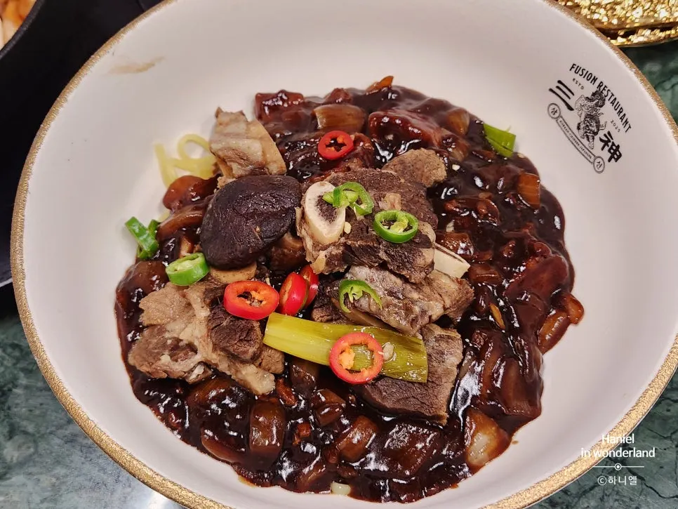 A bowl of galbi-jjim jajangmyeon
