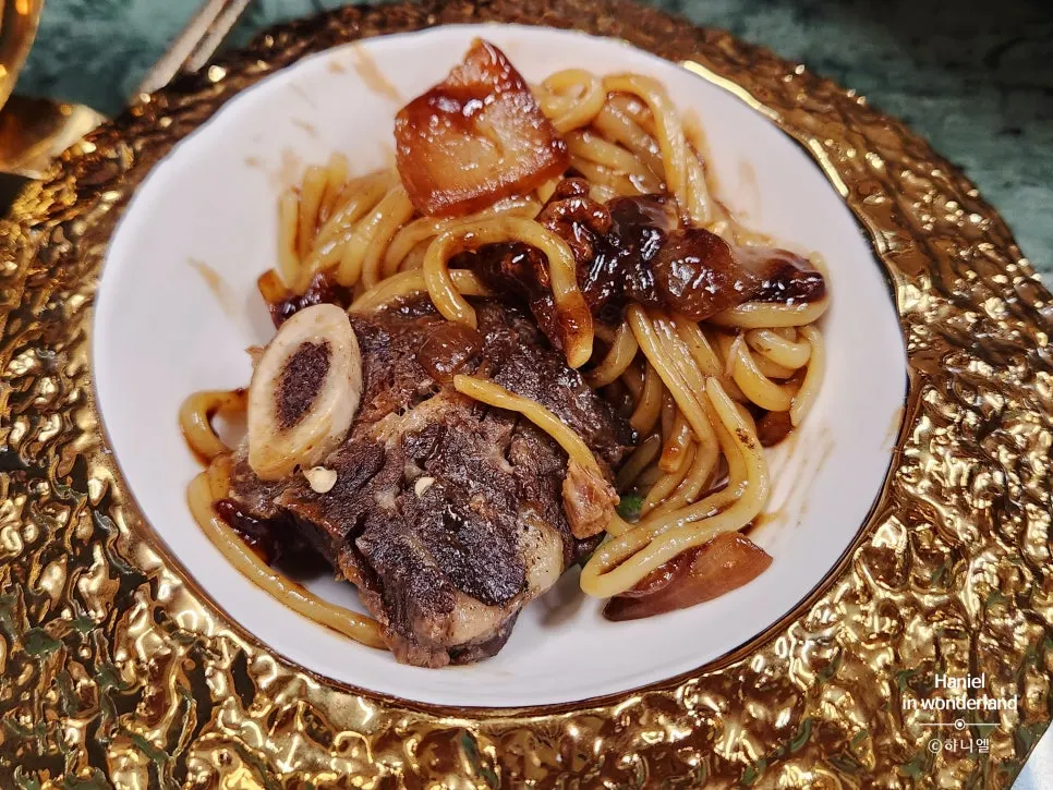 Galbi-jjim jajangmyeon topped with chili