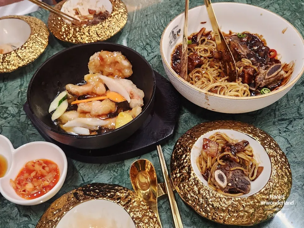 Galbi-jjim jajangmyeon mixed together