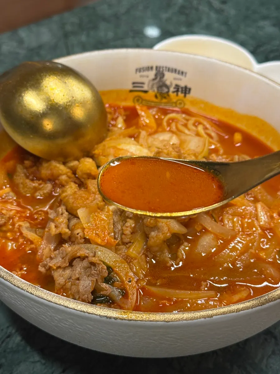 Close-up of the spicy broth of the meat jjamppong