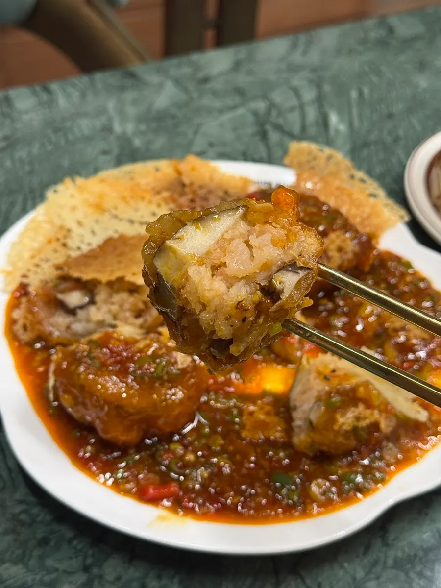 Cross-section of the snow crystal fish-fragrant dumplings, packed with minced shrimp