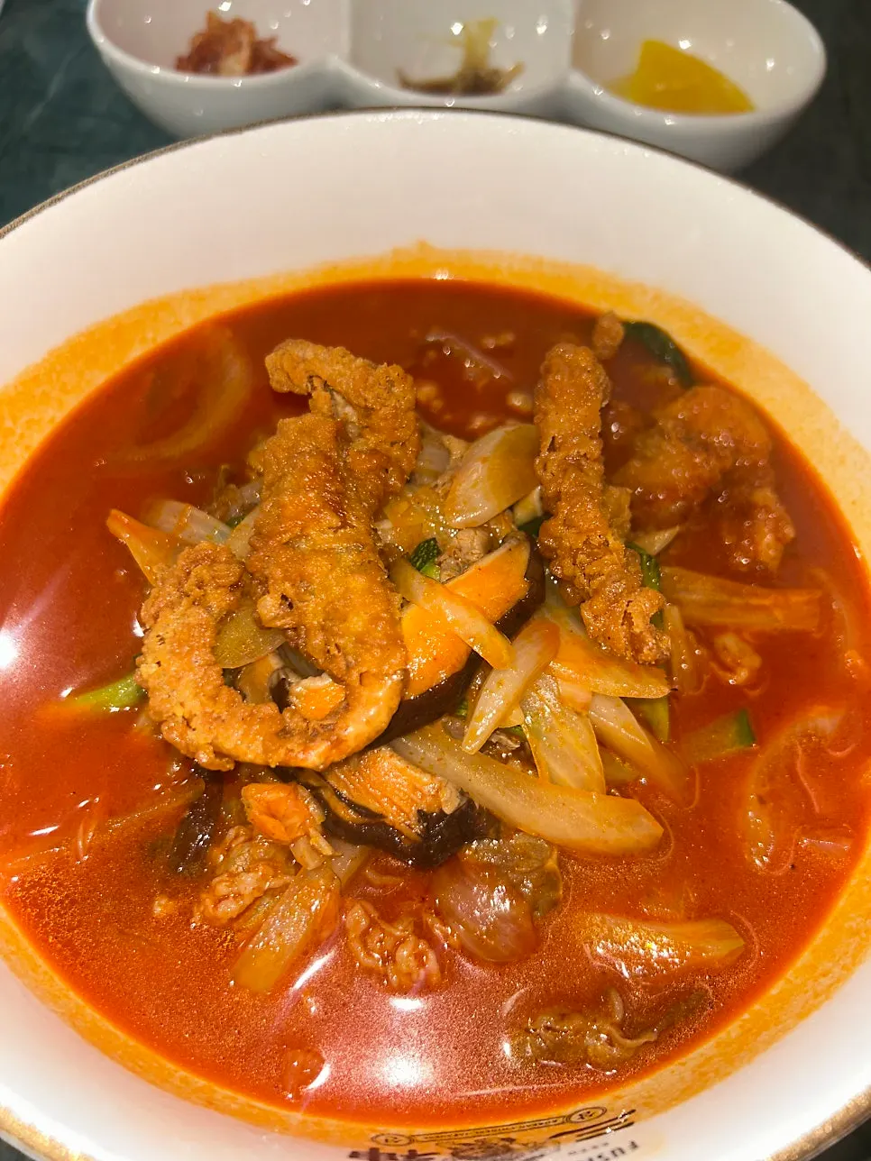 바삭한 식전 공갈빵과 밑반찬
