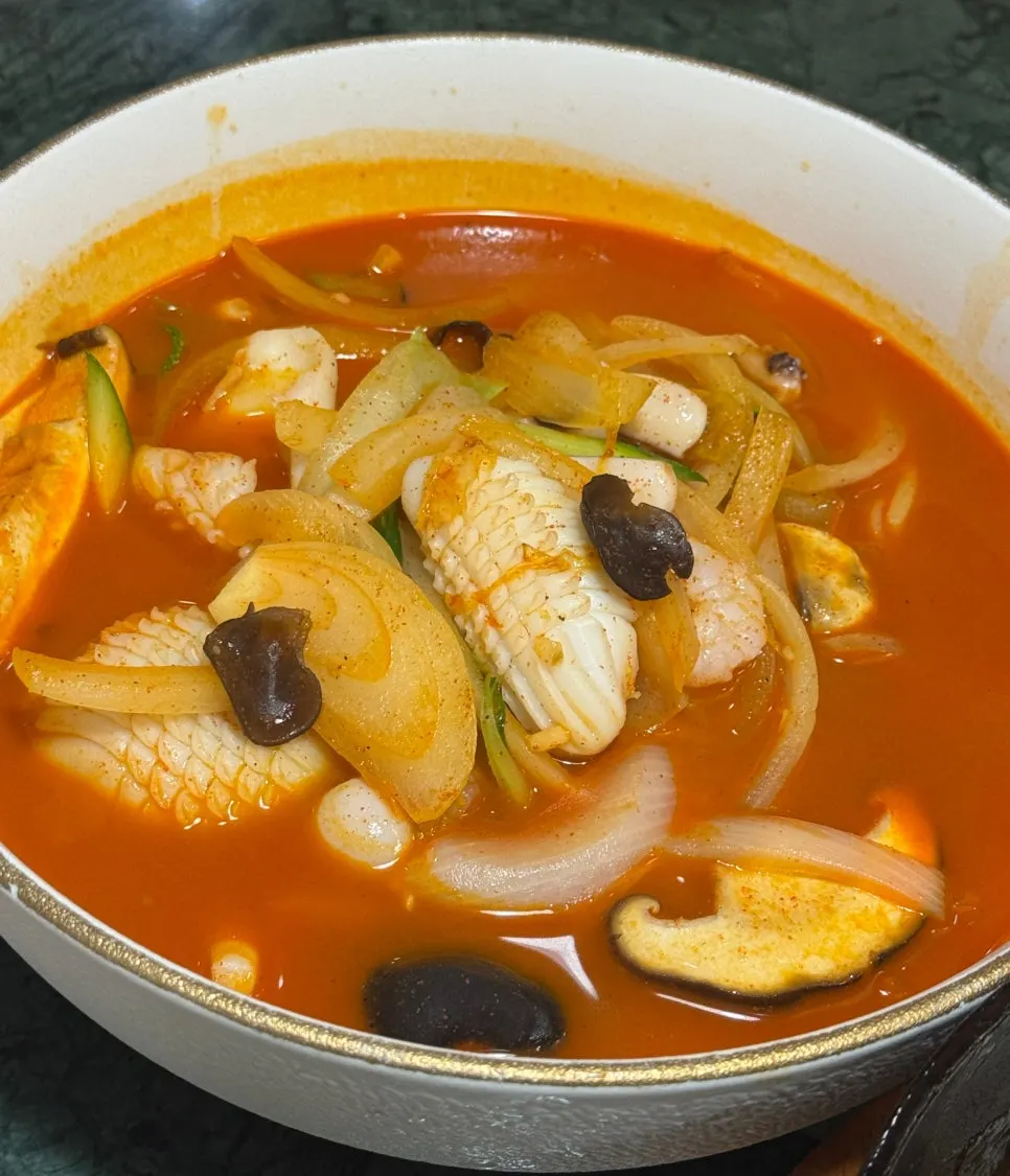 Cross-section of hagau packed with shrimp
