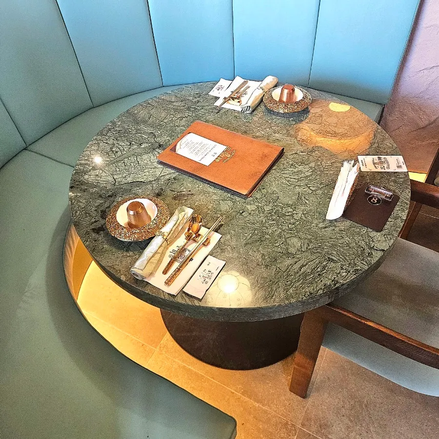 Seating and atmosphere at Samsin Garosu-gil