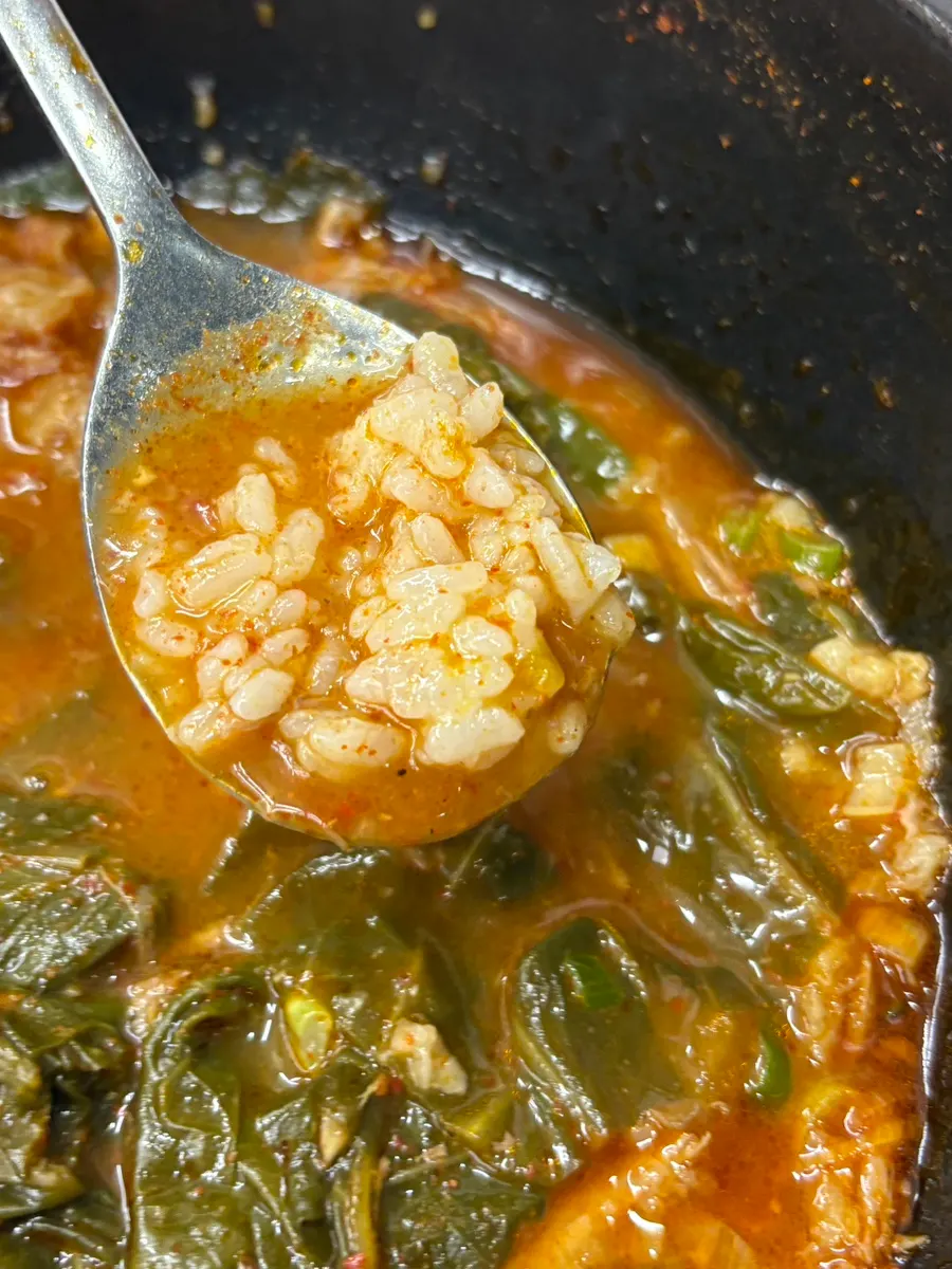 Bowl of gamjatang with tender ugeoji