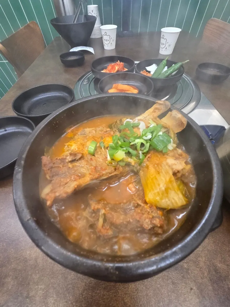 밥과 함께 먹는 우거지뼈해장국