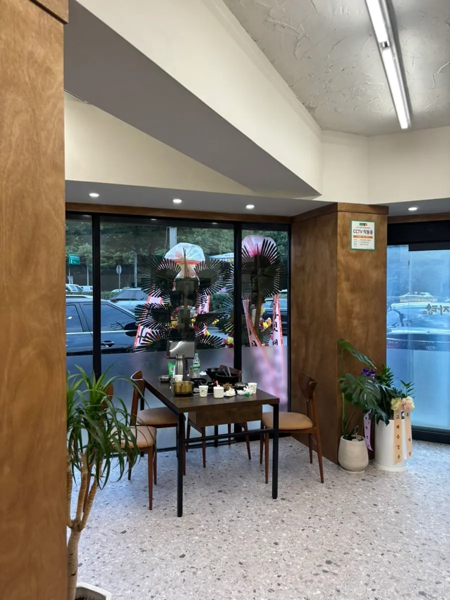 Inside view of Samsol Gamjatang