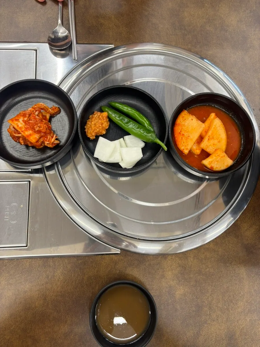 Basic side dishes: kkakdugi, kimchi, onion, and chili peppers