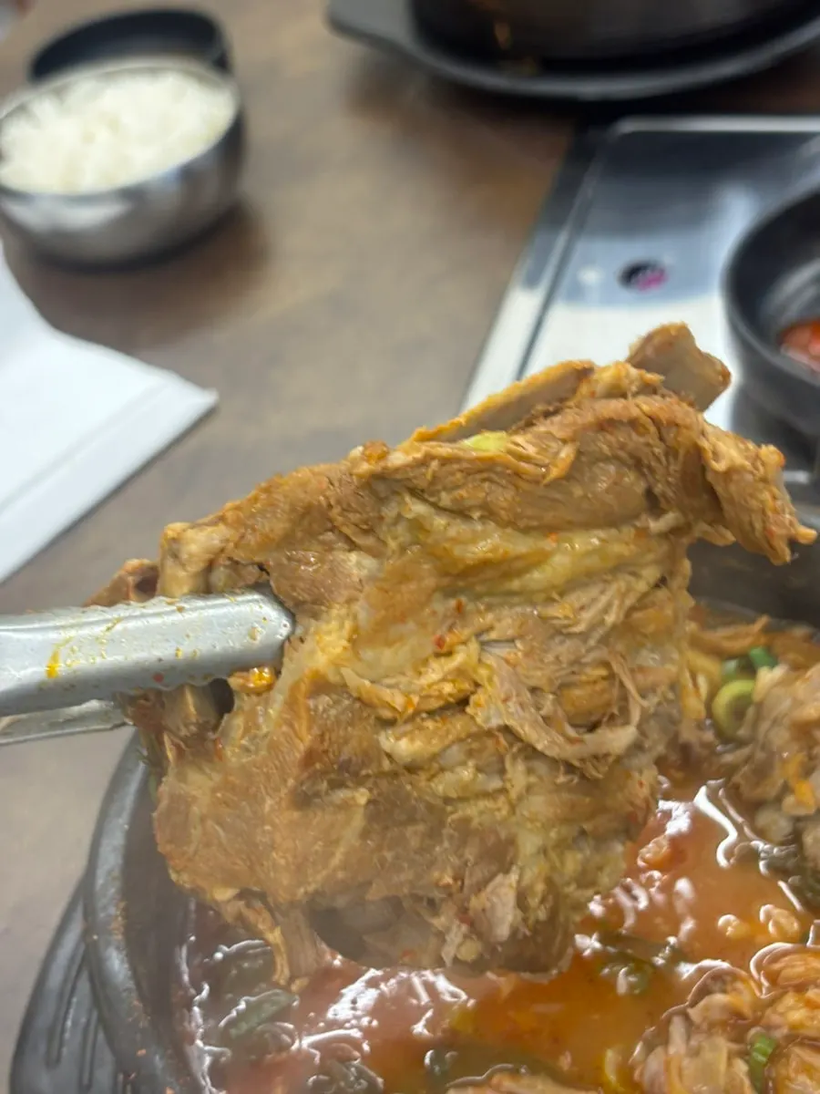Ugeoji bone soup with two large chunks of spine bone