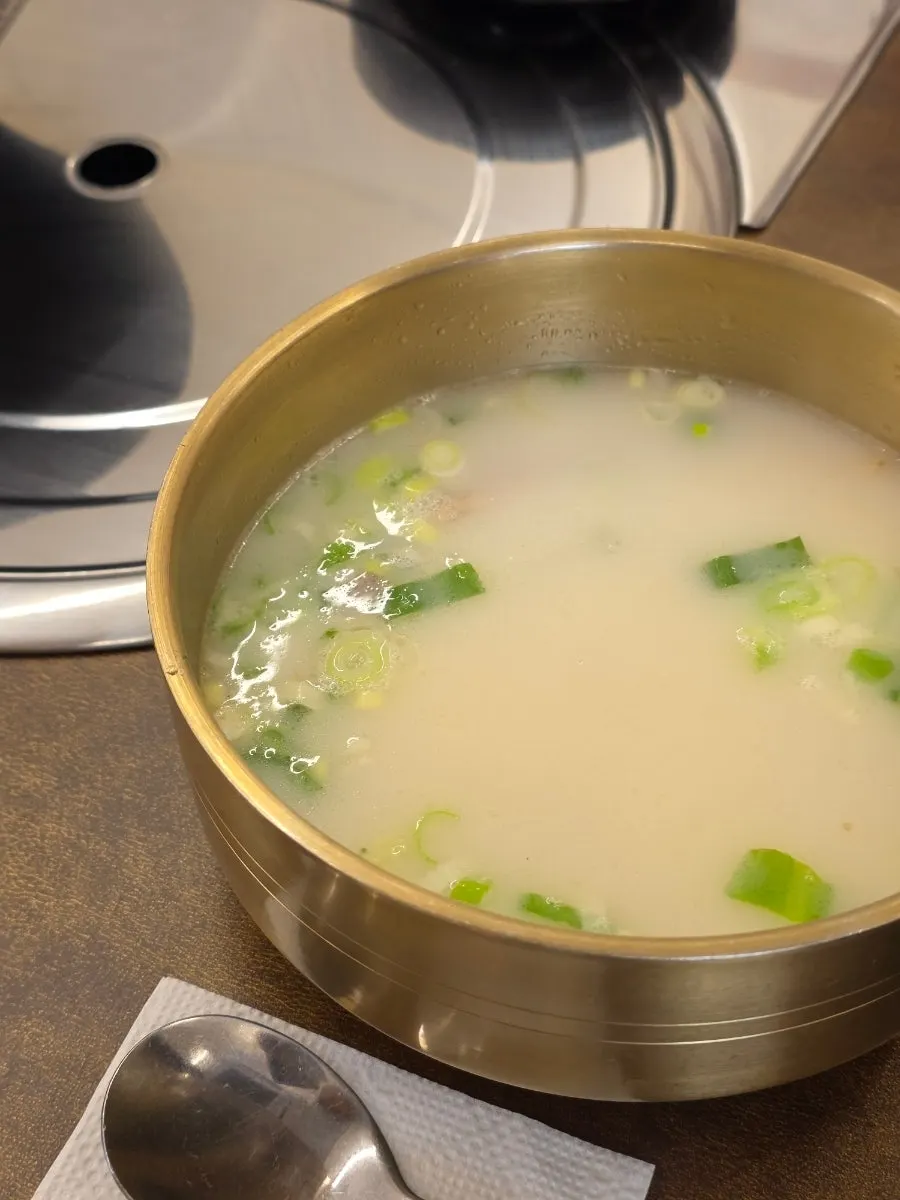 양지와 당면, 파가 들어간 설렁탕