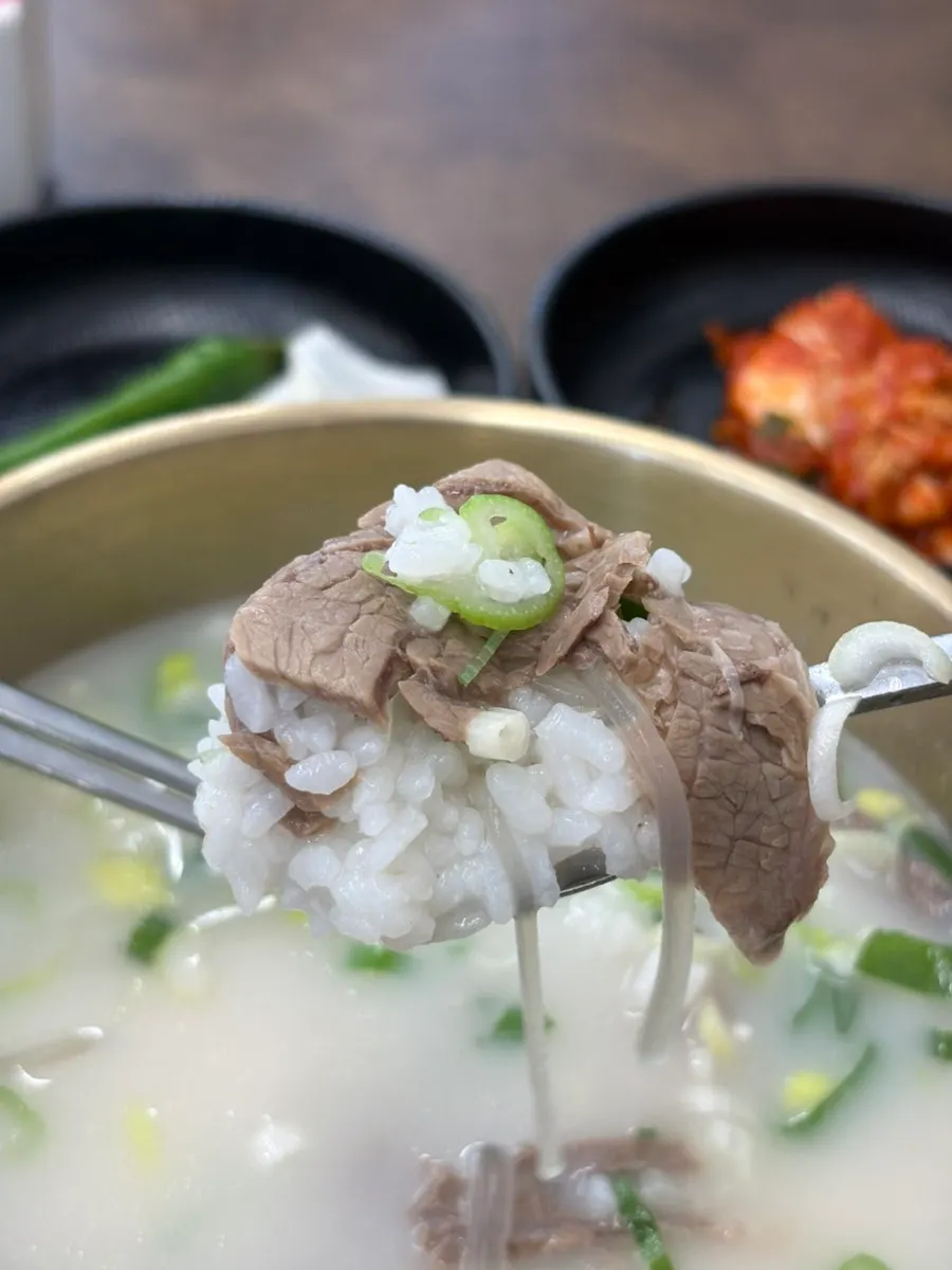 식사를 마친 샘솔감자탕 설렁탕 상차림