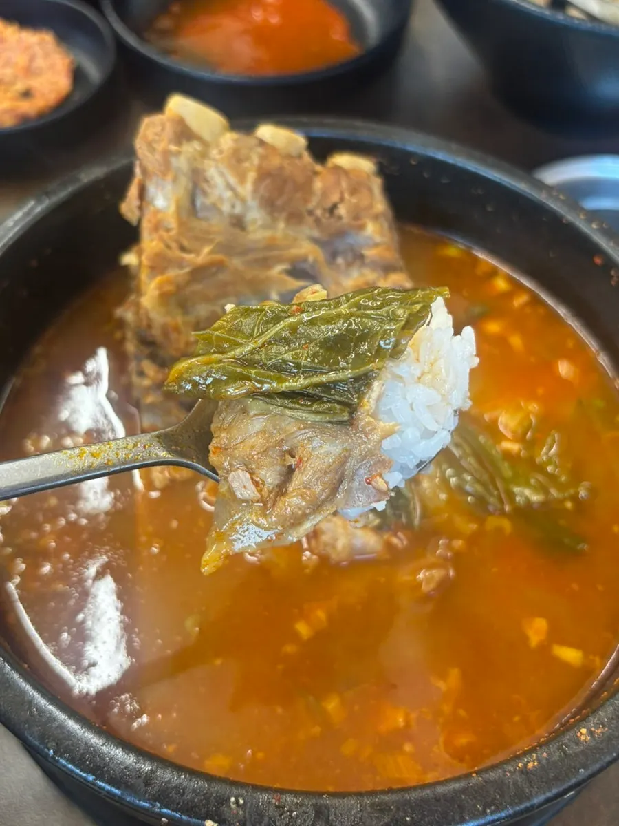 살이 많이 붙은 뼈고기