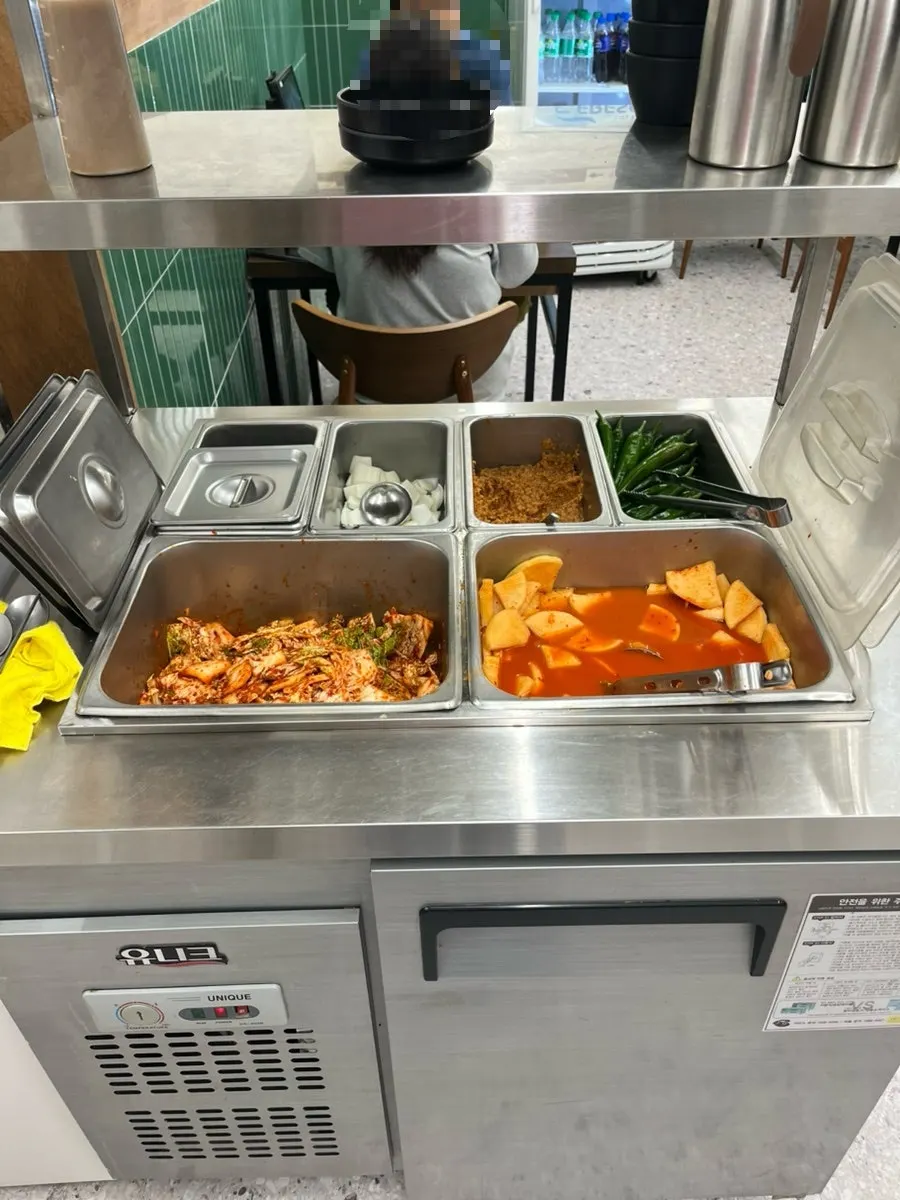 Self-serve side dish bar with unlimited refills