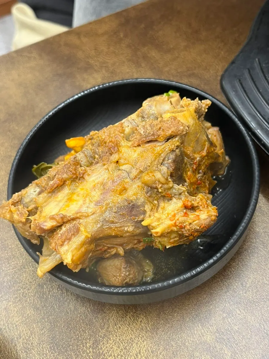 Meal scene at Samsol Gamjatang Main Branch, a gamjatang restaurant in Dalseo-gu