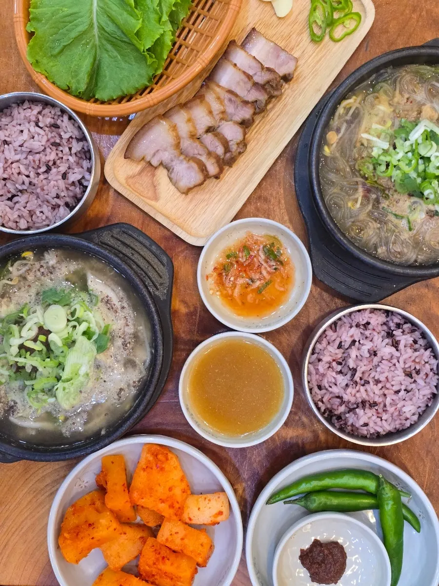 Offal soup and dombe pork set with haejangguk