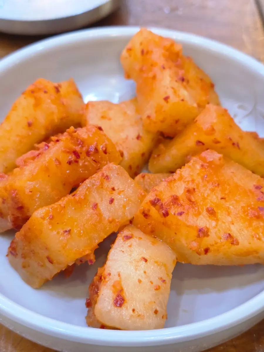 Chewy pork skin and tender dombe pork