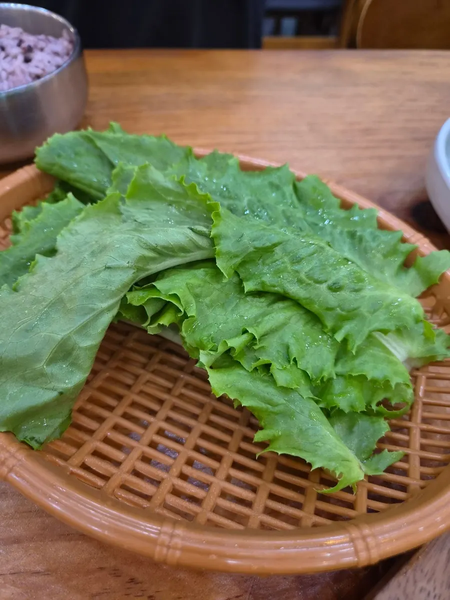 Side dish plate served alongside the haejangguk