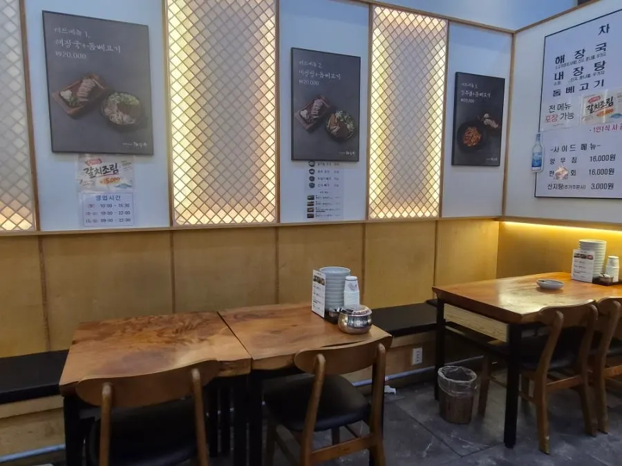 Dining hall of Jeju Eunhui-ne Haejangguk with tables set