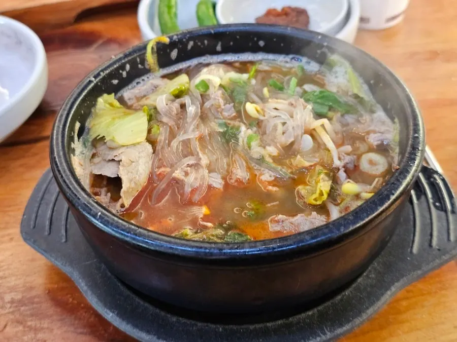 돔베고기 접시 클로즈업