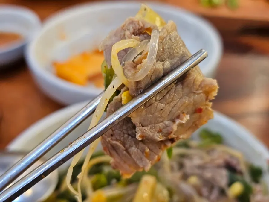 해장국과 공기밥 상차림