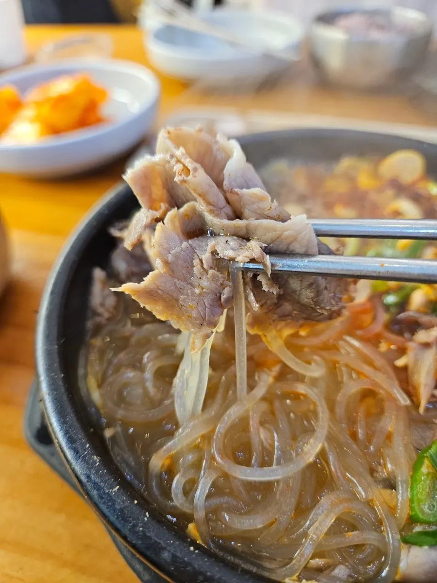 해장국 속 탱글탱글한 당면 사리