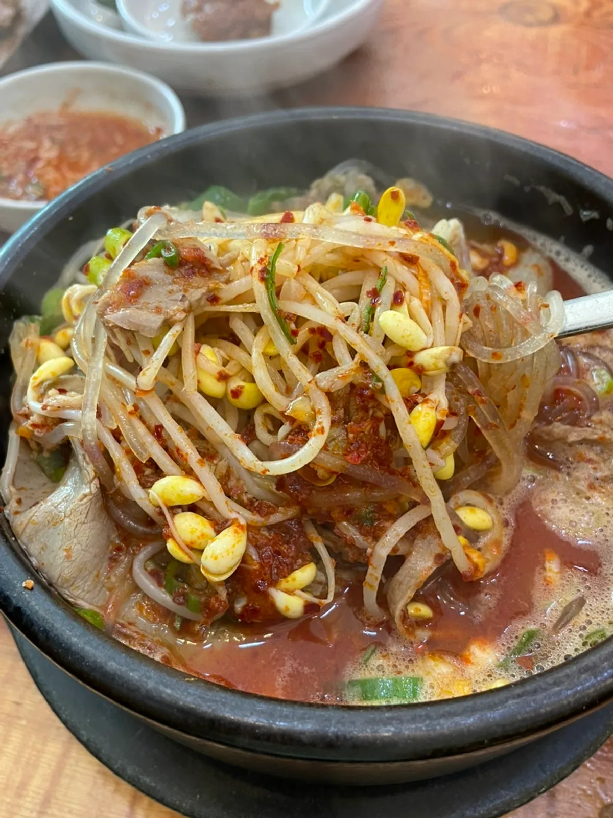 Minced garlic added into the haejangguk