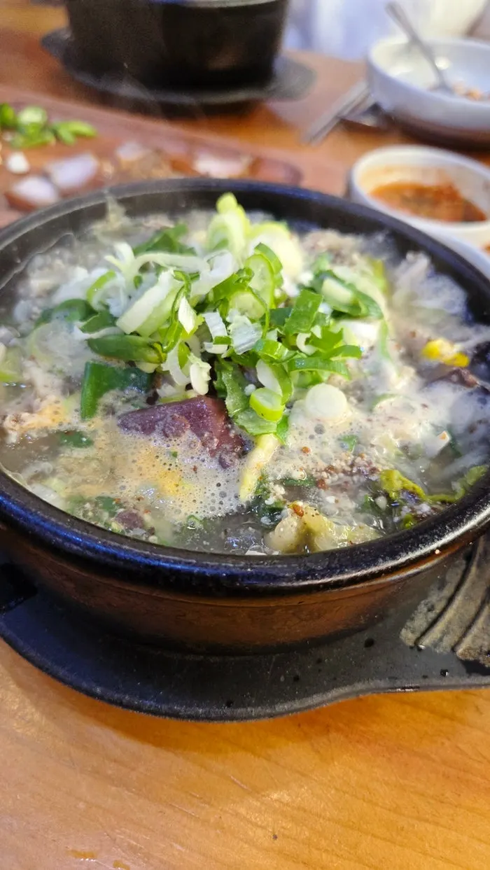 밥과 함께 먹는 해장국 한 상