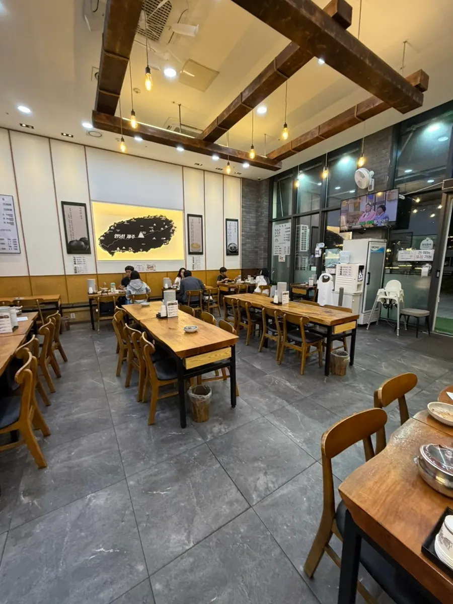 Entrance of the haejangguk restaurant inside Ipyeonhansesang City Samsong complex